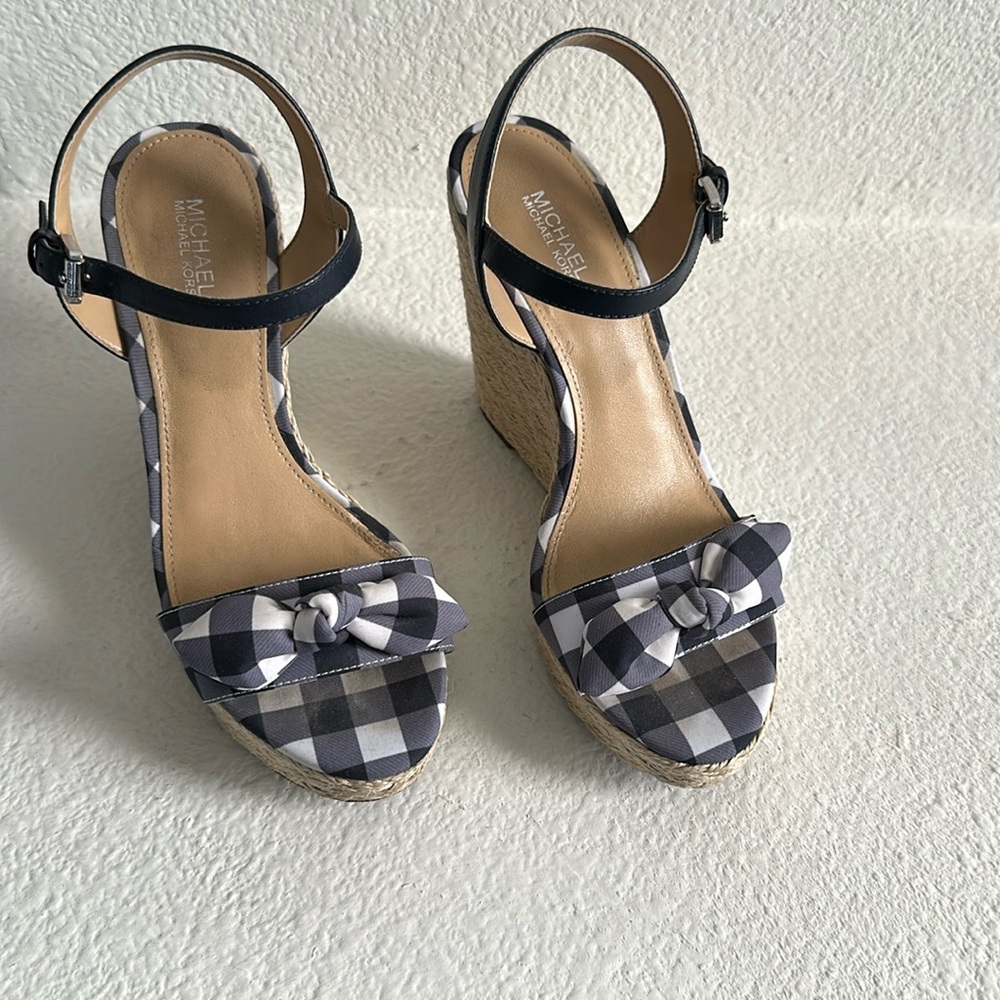 Michael Kors Size 7M Wedge Scandals